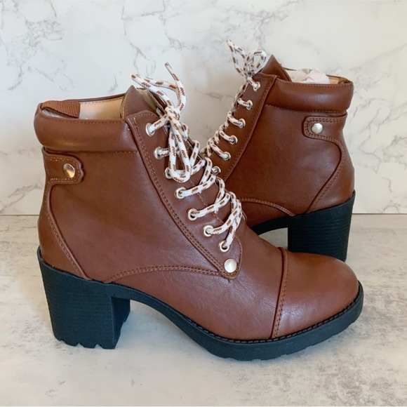 BNIB Chase & Chloe Leo Combat Lug Boot, Size 8.5 - Picture 1 of 13